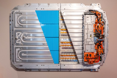 "Completely crazy": Euro carmakers struggle with cell-to-body move