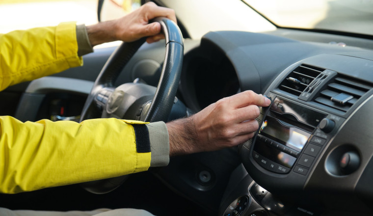 Why Are Car Makers Getting Rid Of AM Radio?