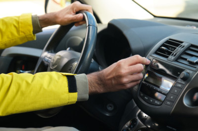 Why Are Car Makers Getting Rid Of AM Radio?