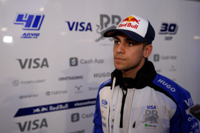 Arvid Lindblad thanks team after smooth running at Barcelona Shakedown