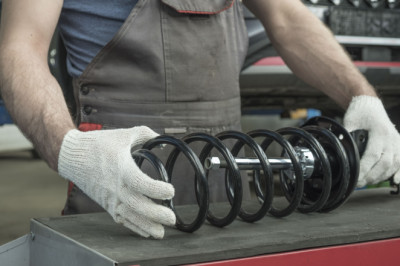 Gas Vs. Hydraulic Shock Absorbers: What's The Difference