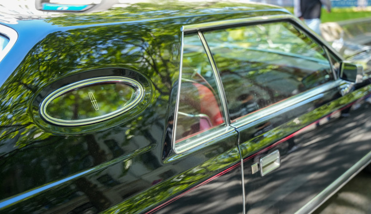 What Is An Opera Window, And Why Did It Go Out Of Style?