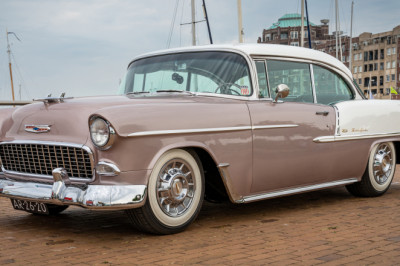 Why Automakers Abandoned Wraparound Windshields After The 1950s