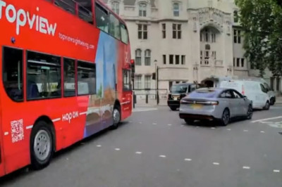 Driverless taxi that jumped red light... but did it actually do the correct thing and prevent a busy junction snarl-up?