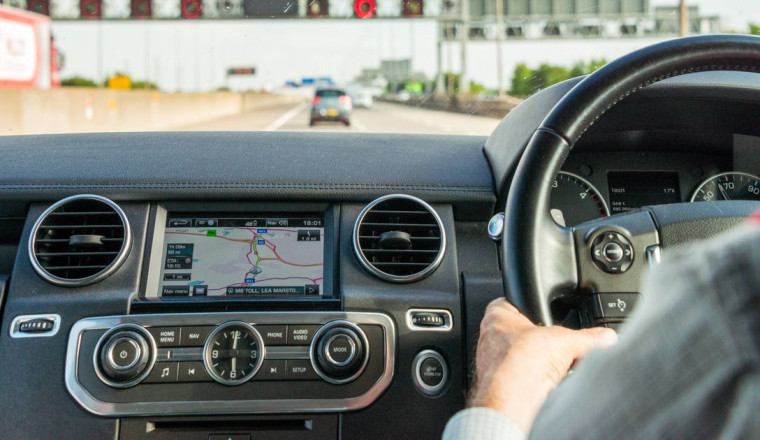 Drivers warned to pull over if this light appears on dashboard