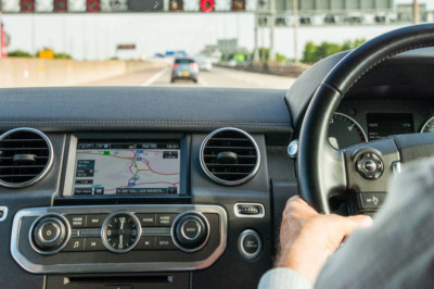 Drivers warned to pull over if this light appears on dashboard