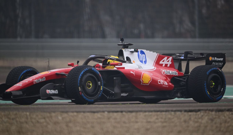 F1 test: Hamilton praises Ferrari for 'amazing' start