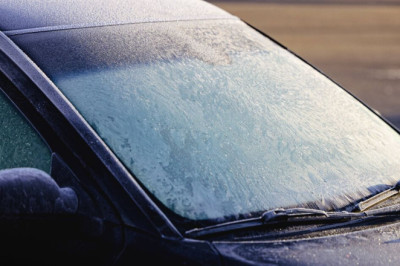 Quickest way to defrost icy car windscreens first thing in the mornings