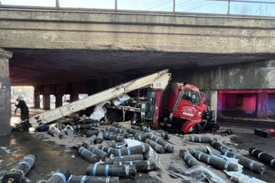 Low-Ass Kansas City Bridge Dubbed 'Undefeated Champion' Eats Another Truck