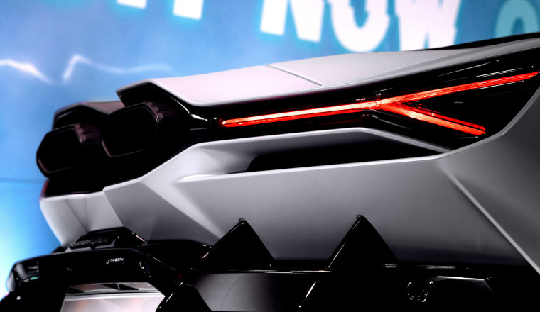 You Can Blind Lamborghini’s Supercar If You Shift Too Fast