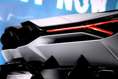 You Can Blind Lamborghini’s Supercar If You Shift Too Fast
