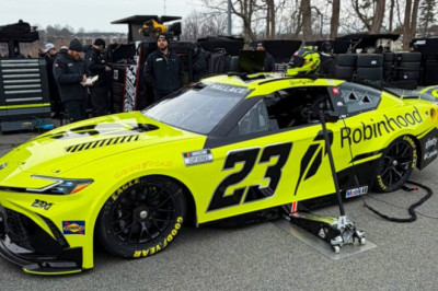 Bubba Wallace vs Daniel Suarez at Bowman Gray (Video)