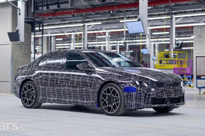 Electric BMW i3 Neue Klasse rolls off BMW’s production line in Munich – sort of