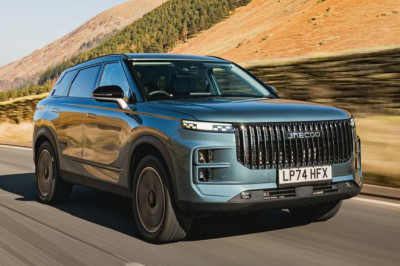 The 'Temu Range Rover' that's become a sales sensation: Britons bought more Jaecoo 7s than any other car in the last year