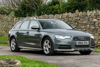 Economy set to grow; King's Audi heads to auction; PM loses right-hand man