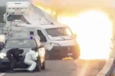 Shootout And Explosion - Armored Truck Heist Shuts Down Italian Highway