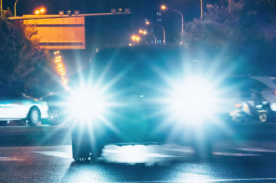 Optometrist's car mirror tip 'helps drivers struggling with headlight glare'