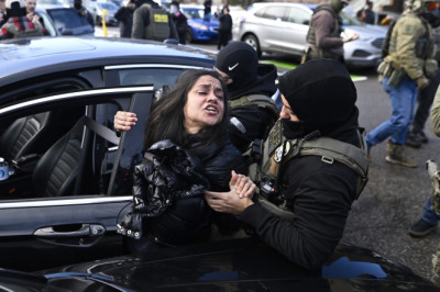 ICE Is Arresting And Keeping A Database Of People Who Follow Them In Cars