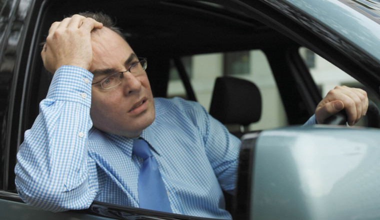 Drivers risk £1,000 fine for common habit when 'queuing in traffic'