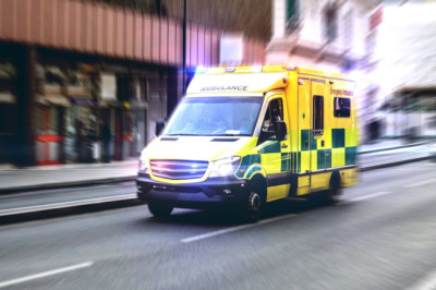 Highway Code ambulance rule could see you given penalty points