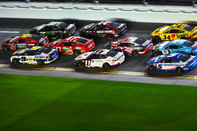 NASCAR cheerleaders make their debut in Daytona (Photo)