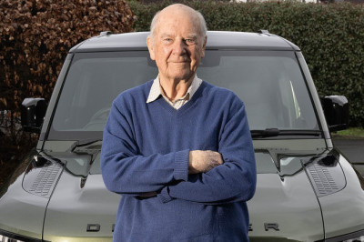 How Many Mechanics Does It Take to Change a Land Rover Lightbulb? At £2,629 You'd Think More Than One.