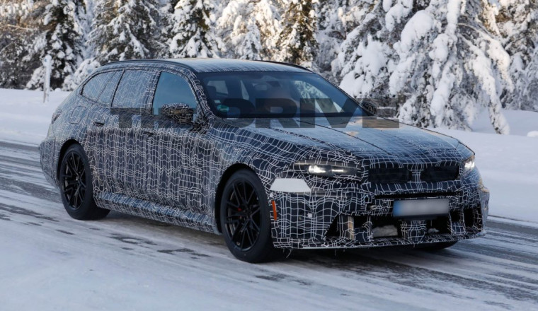 Spied: Can You Spot the Updates to the 2028 BMW M5 Touring?