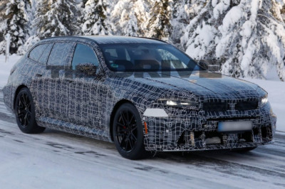 Spied: Can You Spot the Updates to the 2028 BMW M5 Touring?