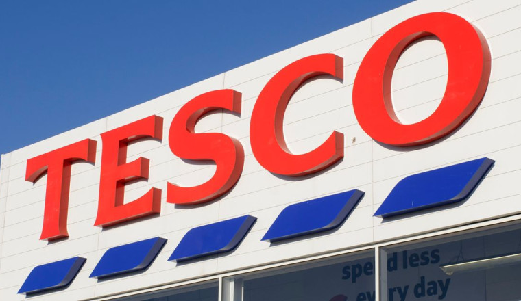 Tesco shoppers spot red '£100' warning signs in supermarket car parks