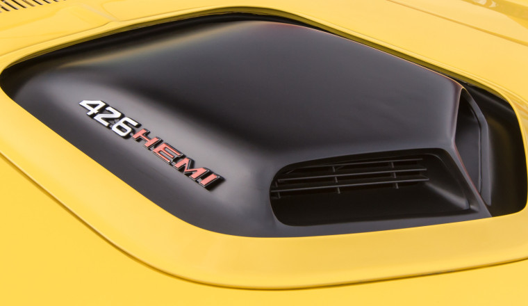 What're The Differences Between The Ford 427 And Chrysler 426 HEMI Engine?