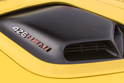 What're The Differences Between The Ford 427 And Chrysler 426 HEMI Engine?