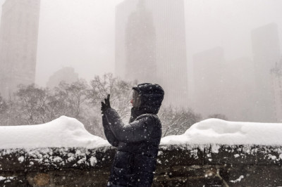 10,000 Flights Canceled After Winter Storm Dumps 2 Feet Of Snow On Northeast