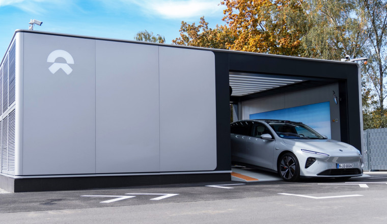 Tesla Once Tested 90-Second Battery Swaps, Nio Scaled It To 176,000 In A Day