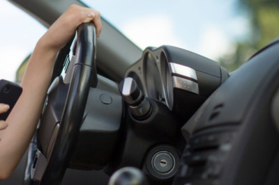 'I'm a police officer and there's only 1 instance you can use phone while driving'