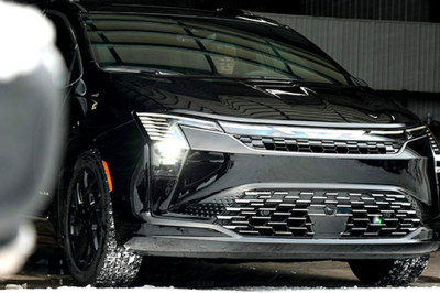 Chrysler’s 2027 Pacifica Shows Its Face, And It Clearly Has A Favorite Detroit Cousin