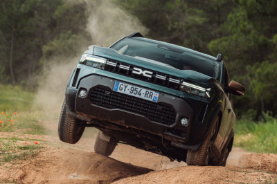 Full-hybrid 4x4 variants of Dacia Duster and Bigster coming to UK