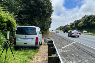 How do mobile speed camera vehicle operate?