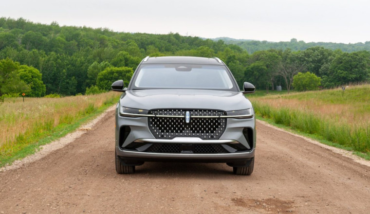 Lincoln Reportedly Planning a Reskinned Bronco as a Mercedes G-Class Rival: TDS