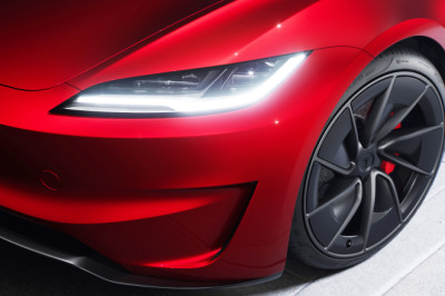 Tesla May Finally Fix That Annoying Matrix Headlight Flaw