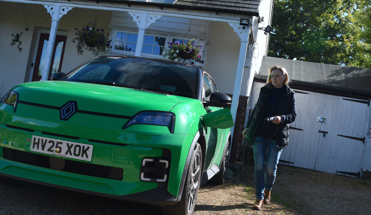 Up to £500 off home EV chargers as government extends grant to 2027