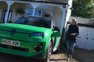 Up to £500 off home EV chargers as government extends grant to 2027