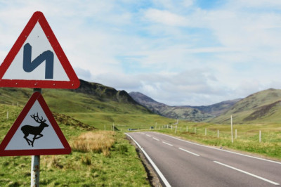 Driving test examiner explains what 'easy-to-mix up' warning sign means