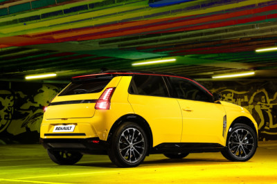 Renault 5 walks off with UK Car of the Year 2026 title – with help from Car Dealer