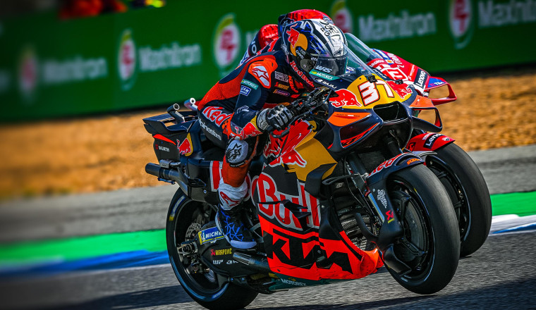 Gloves off: Acosta vs Marc Marquez goes to the wire in Buriram