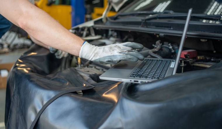 'I'm a mechanic – car MOTs will fail if common item is seen on windscreen'