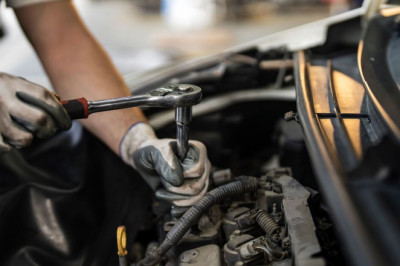 Mechanic warns drivers one thing on windscreen will see cars fail MOTs