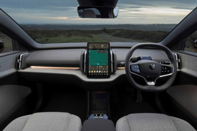 Should fleets remove ‘touchscreen only’ cars on safety grounds?