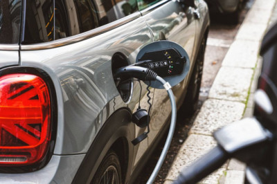 Anyone buying an electric car before April issued crucial advice before new fee