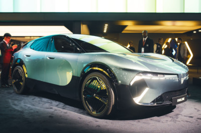 Renault CEO calls for range-extender EVs to replace 'fake PHEVs'