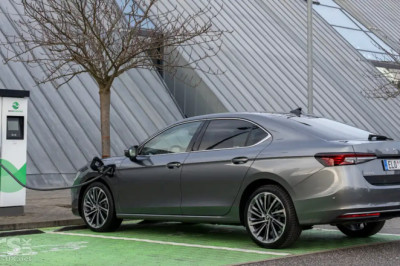 Skoda Superb iV Hatch gets NEW 268bhp Plug-in hybrid powertrain